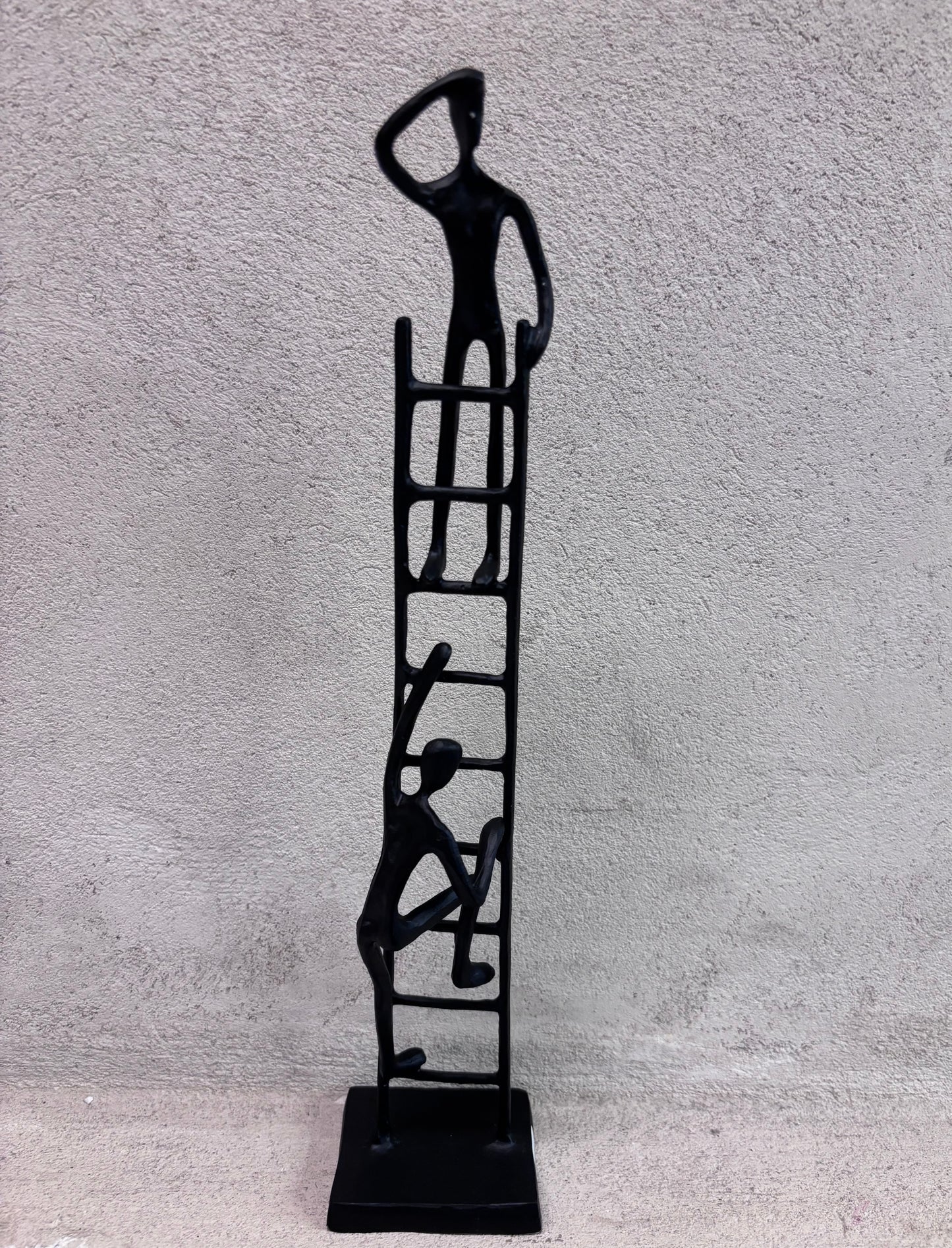 Estar Atento – Saranova Alvarez, scultura in ferro | Galleria Temide Savona