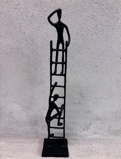 Estar Atento – Saranova Alvarez, scultura in ferro | Galleria Temide Savona