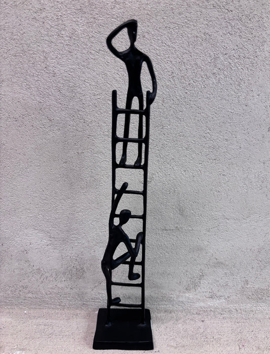 Estar Atento – Saranova Alvarez, scultura in ferro | Galleria Temide Savona