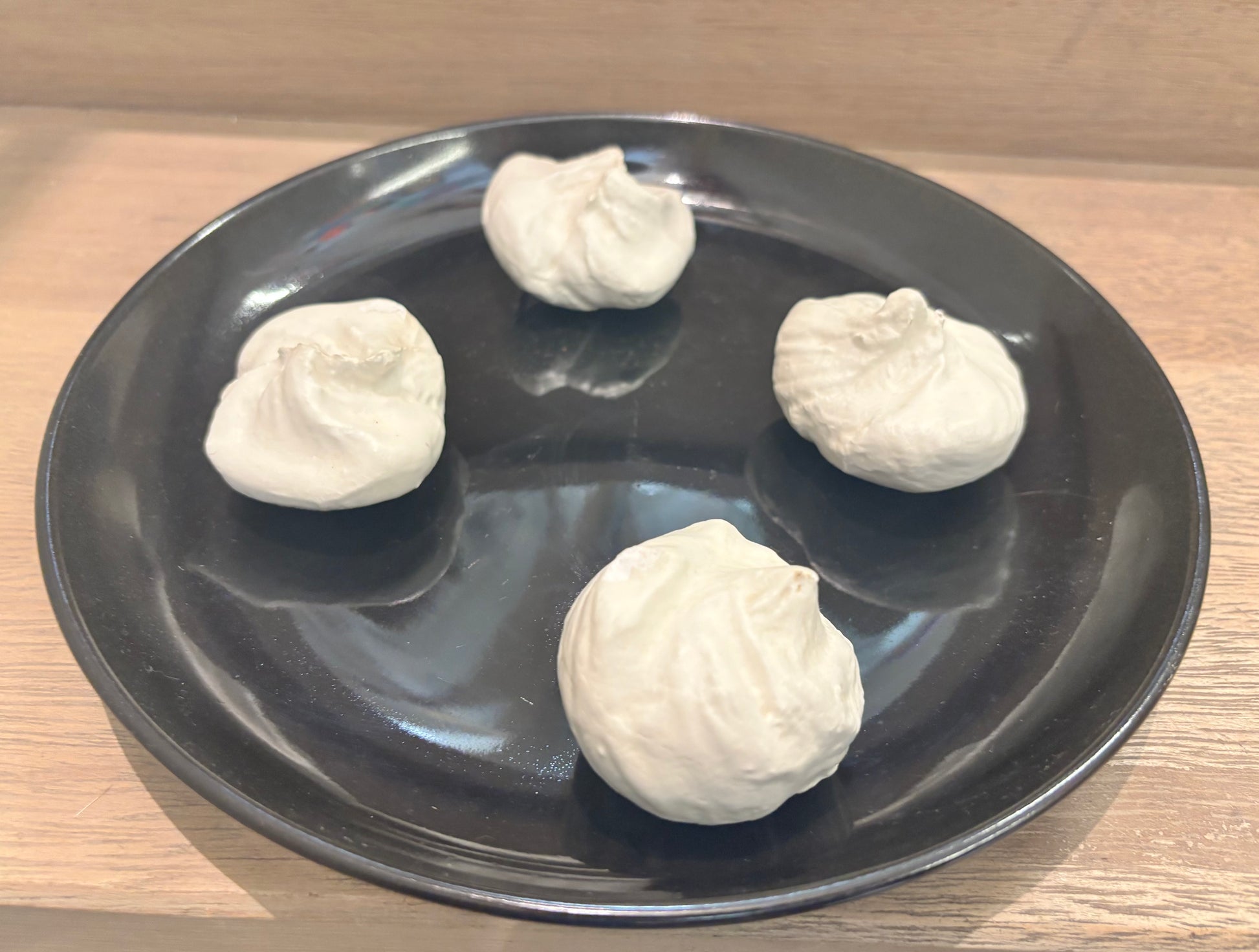 Piatto con Bigoli – Emilio Scanavino, ceramica 1968 | Galleria Temide Savona