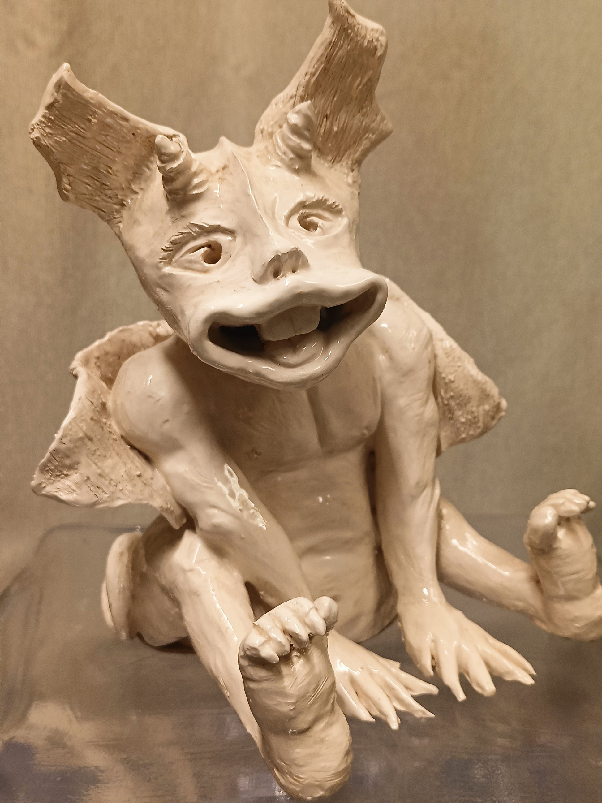 Gargoyle – Elisa Della Libertà, scultura in ceramica (21×17×26) | Galleria Temide Savona