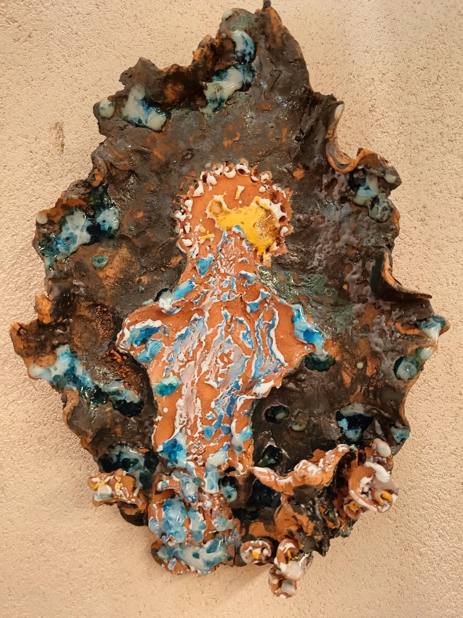 Acquasantiera – Deanna Ciarlo, ceramica (21×15) | Galleria Temide Savona